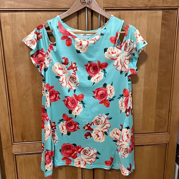 Womens Cold Shoulder Top Size Medium - Picture 1 of 2